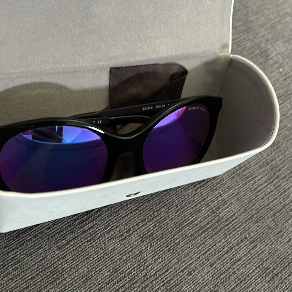 Michael Kors ISLAND TROPICS MK2034 Sunglasses 32034X-55 - Black Frame, Fuschia - Picture 5 of 6